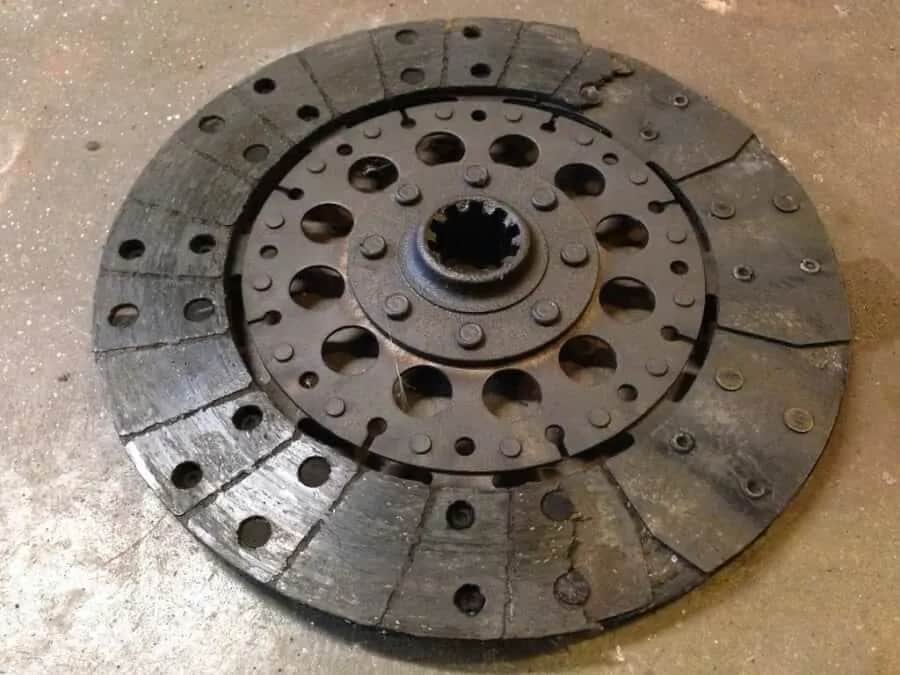 Szarpanie automatu? Rozpoznaj zużyte sprzęgło i uniknij awarii!