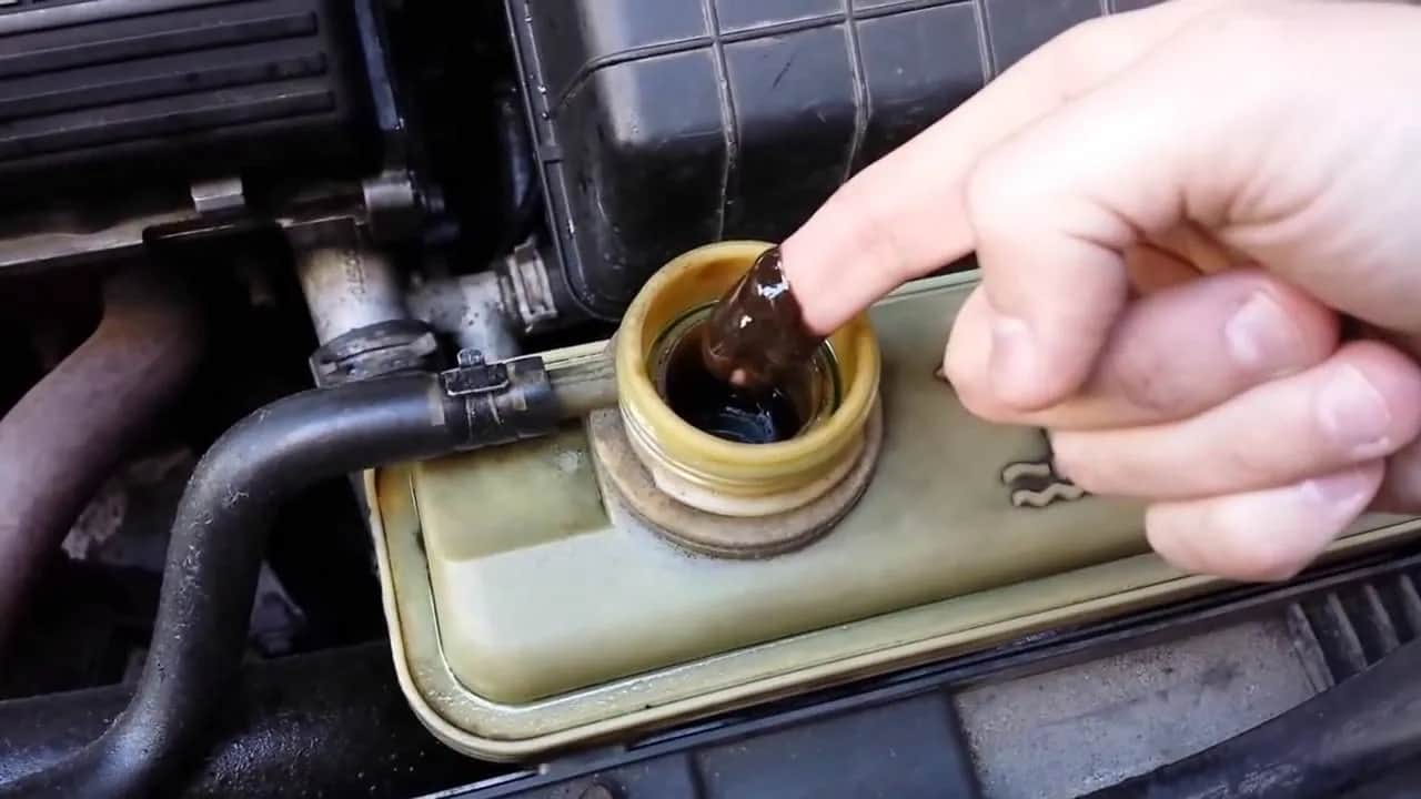 Objawy uszkodzonej chłodnicy EGR: Jak odróżnić od uszczelki głowicy?